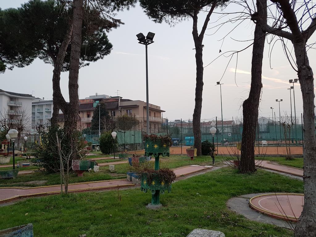 Hotel Rado Lido di Jesolo Exterior photo